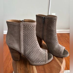 Lucky Brand Tan Ankle Booties